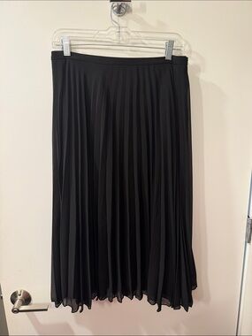 Black Pleated Midi Skirt - Women's Classic